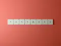 Litery układają się w słowo "PASSWORD". Dobry menedżer haseł to klucz do bezpieczeństwa.