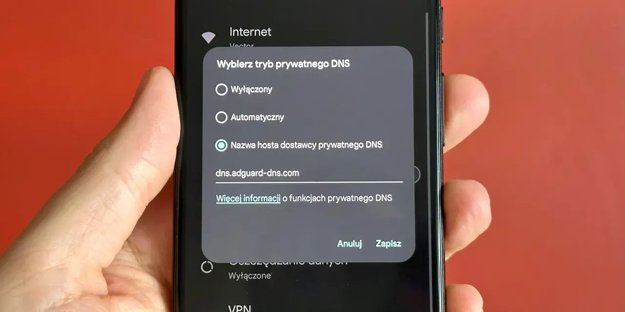 Jak usunąć reklamy z Google? Ustaw prywatny DNS na dns.adguard-dns.com w ustawieniach telefonu.