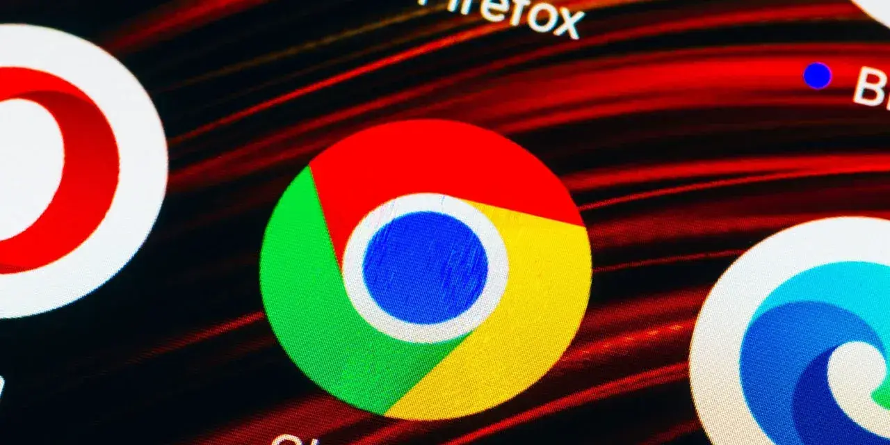 Szukasz alternatywy dla Chrome? Na ekranie widać ikony przeglądarek: Opera, Firefox, Chrome, Edge.
