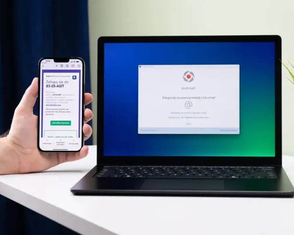 Telefon i laptop pokazują powiadomienia o logowaniu do 83-25-ASIT. Brak uwierzytelnienia.