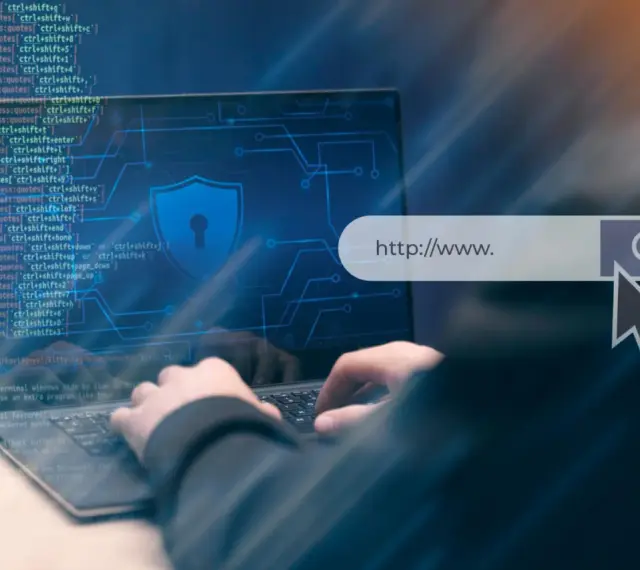 Osoba pisze na klawiaturze laptopa, na ekranie widać kod i pasek adresu z napisem "http://www.", symbol tarczy i ikonę lupy. Dostępne są darmowe certyfikaty SSL.