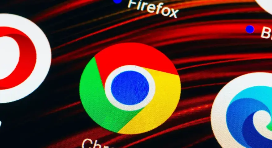 Szukasz alternatywy dla Chrome? Na ekranie widać ikony przeglądarek: Opera, Firefox, Chrome, Edge.
