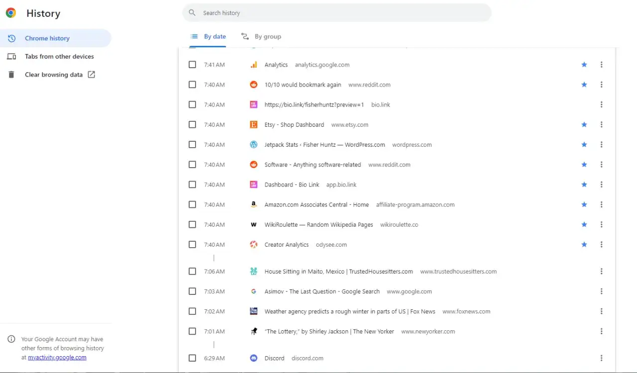 Pokaż historię przeglądania: lista odwiedzonych stron, od analityki Google po Discord, z godzinami i tytułami.