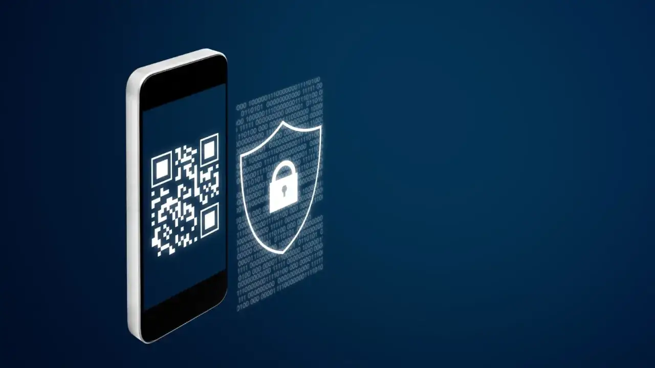 Telefon z kodem QR i tarczą symbolizującą bezpieczeństwo. To jest właśnie authenticator co to za narzędzie.